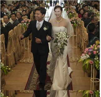 Một trong nhiều bức ảnh chứng tỏ Vương Thu Phương đã làm lễ kết hôn trong quá khứ (năm 2010). Các bức ảnh được tung lên mạng vào đầu giờ chiều nay, 25/8.